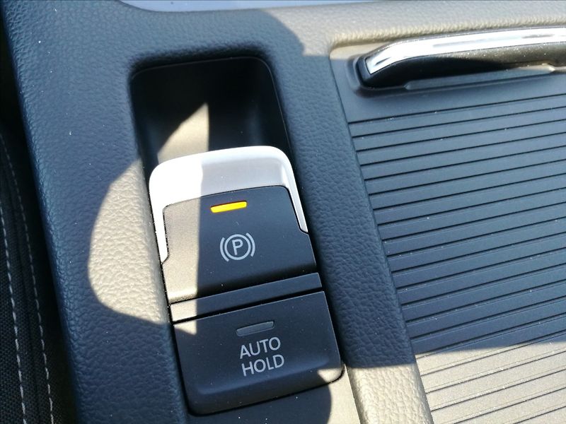 Volkswagen Passat 2,0 TDI DSG - fotka 10 z 24