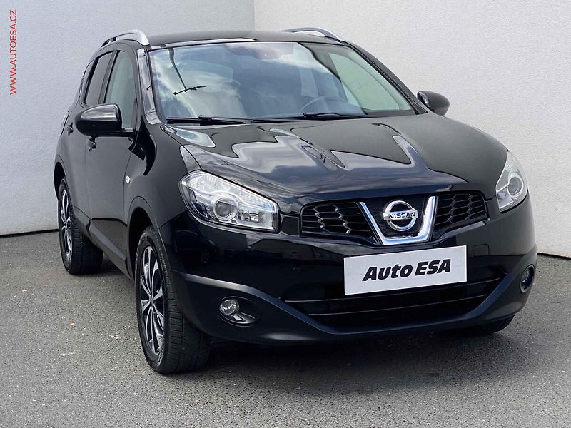 Nissan Qashqai (2012) 2.0, N-Connecta, panor - fotografie inzerátu