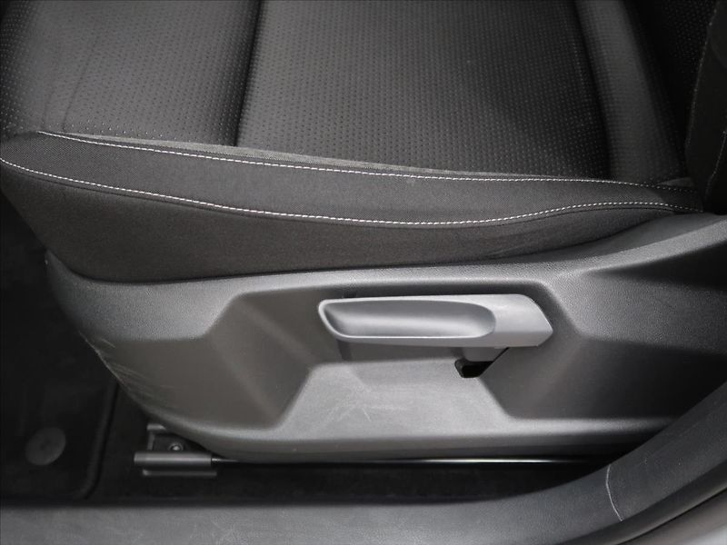 Škoda Karoq 2,0 TDI DSG Tour 1.majitel - fotka 18 z 42