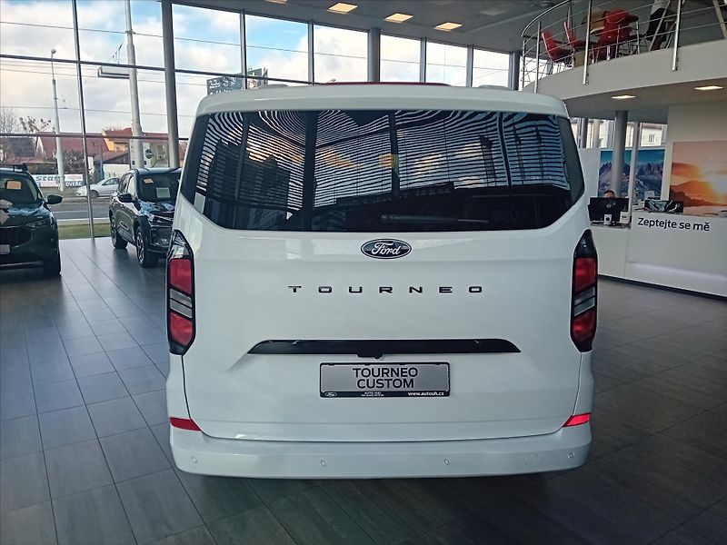 Ford Tourneo Custom (2026) 2,0 EcoBlue 110kW/150k  Titani - fotka 4 z 11