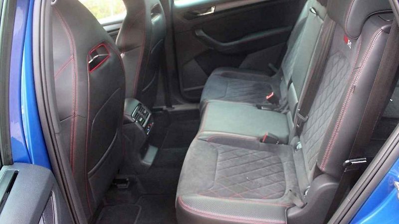 Vybírání vozu v showroomu Škoda Plus