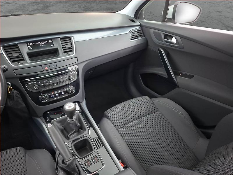 Peugeot 508 (2014) 1.6 HDi, Xenony, Tempomat - fotka 8 z 17