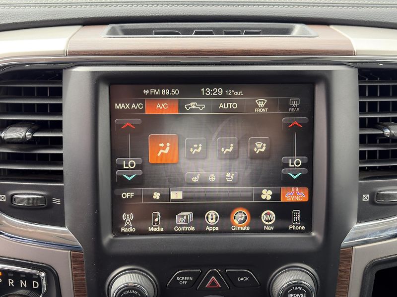 RAM 1500 (2016) Laramie V8 HEMI - fotka 22 z 40