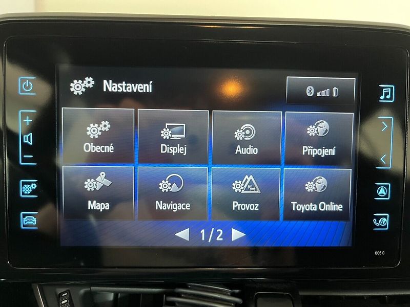 Toyota C-HR Hybrid 1.8 VVT-i E-CVT Active - fotka 17 z 26