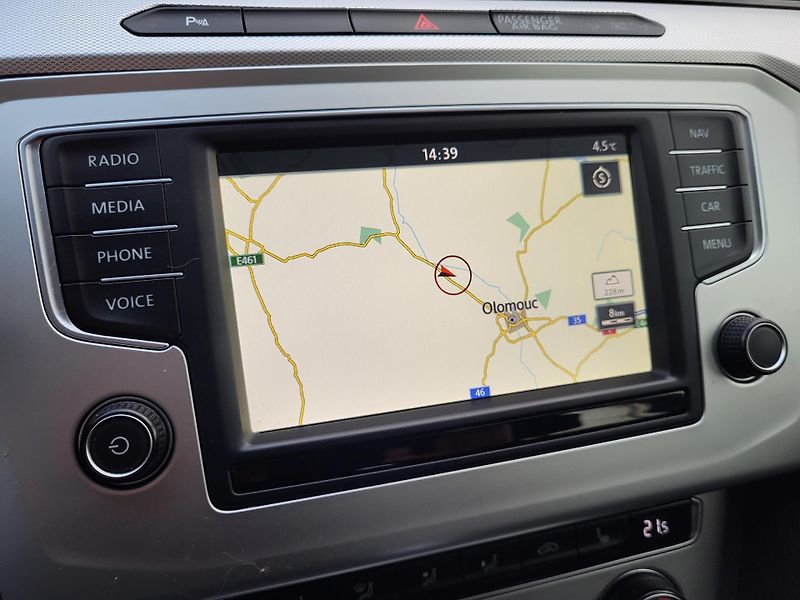 Volkswagen Passat 2.0 TDi 140kW DSG COMFORTLINE - fotka 16 z 49