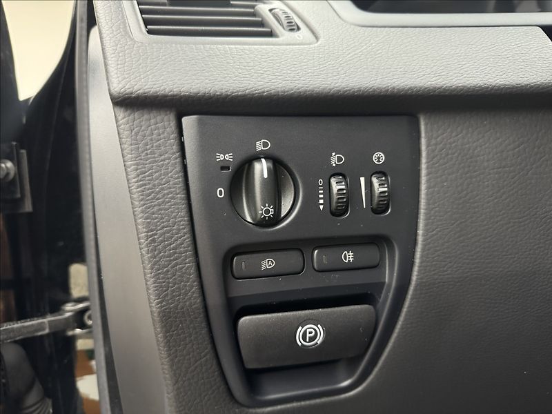 Volvo XC90 3,2 4X4 7-MÍST KŮŽE SENZORY ČR - fotka 8 z 38
