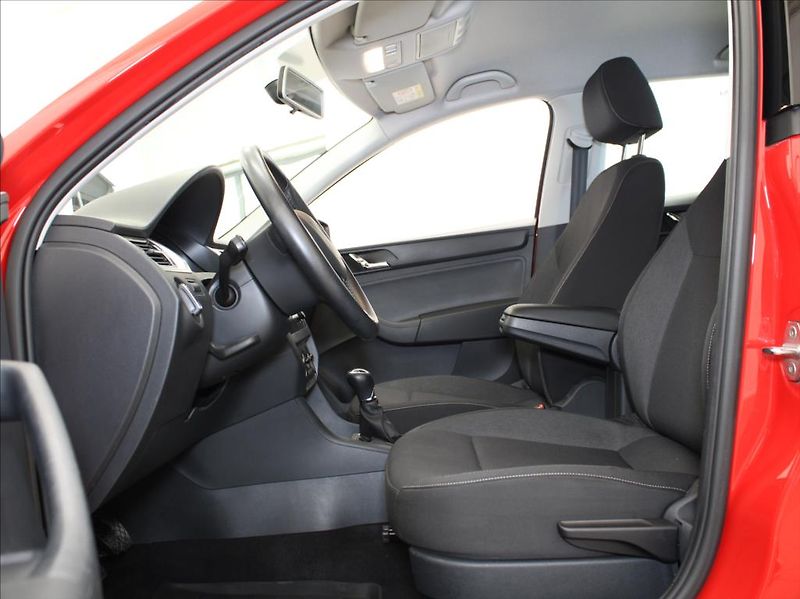 Škoda Rapid 1,2 TSi 66kW 2.maj.ČR 57tkm! - fotka 6 z 22