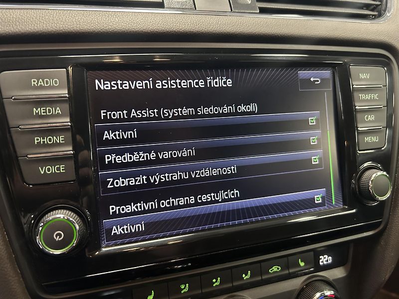 Škoda Octavia (2016) 2.0TDi L&K DSG Bi-X ACC Canton - fotka 20 z 34
