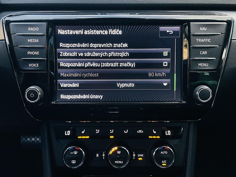 Škoda Superb 2.0TDI DSG TAŽNÉ NEZÁVISLE TOP - fotka 47 z 53