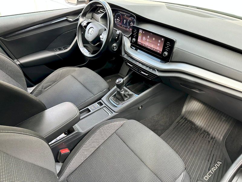 Škoda Octavia (2022) 2.0 TDI 85kW Ambition Combi - fotka 7 z 22