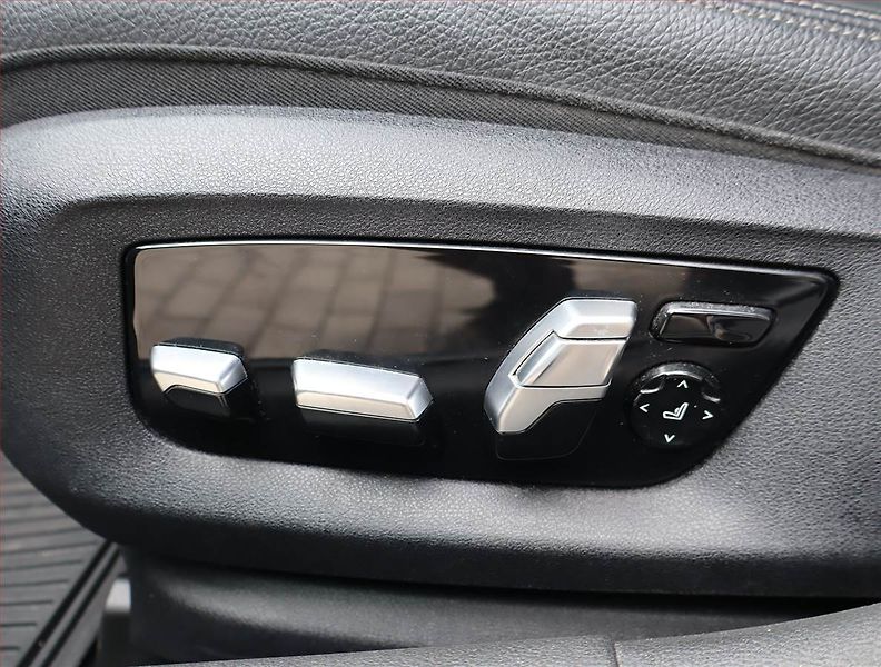 BMW Řada 5 (2017) 530d xDrive - fotka 23 z 27