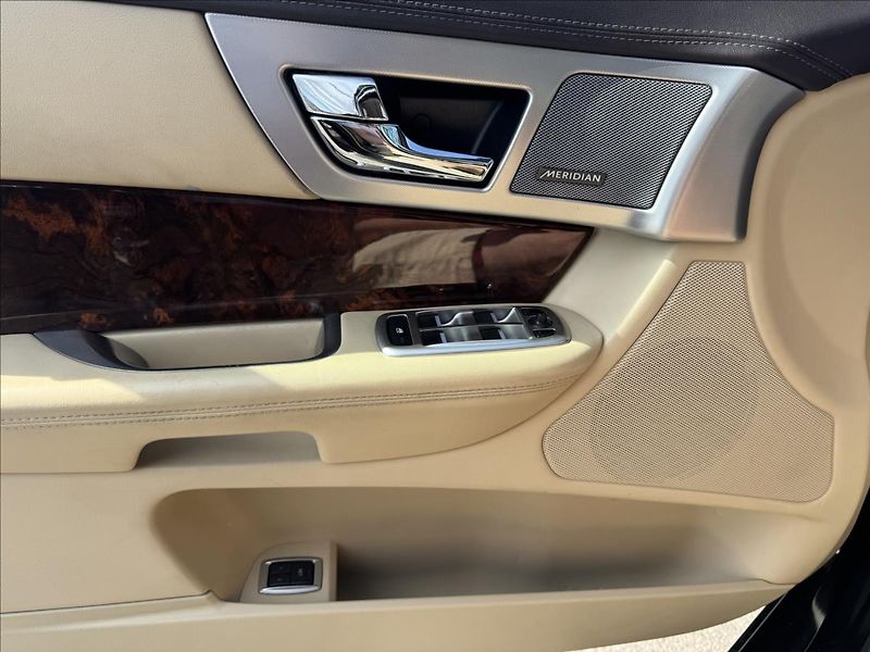 Jaguar XF 3,0 D V6 Sportbrake 202kw - fotka 12 z 21