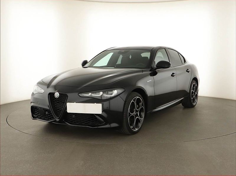 Alfa Romeo Giulia (2024) 2.0 Turbo - fotka 2 z 17