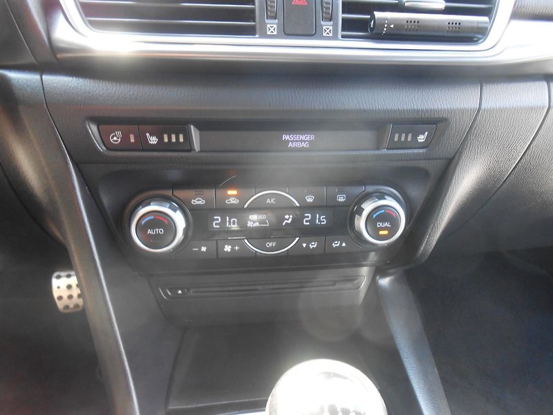 Mazda 3 2.0,FULL LED,KAMERA,head-up - fotka 35 z 49
