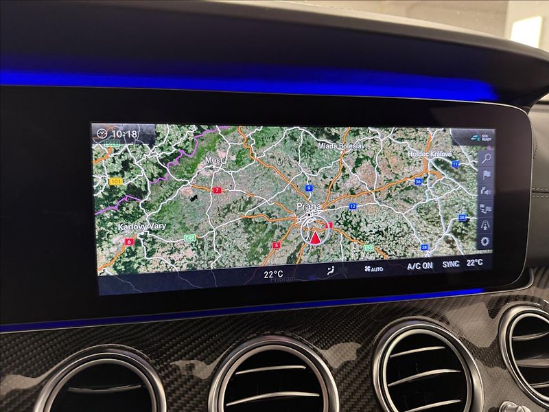 Mercedes-Benz Třídy E 4,0 Mercedes-AMG E 63S 4MATIC+ - fotka 23 z 35