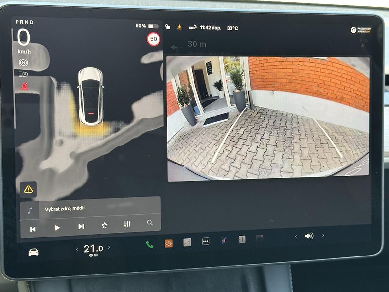 Tesla Model Y LONG RANGE 378KW-4x4-PANO-75KW - fotka 27 z 36