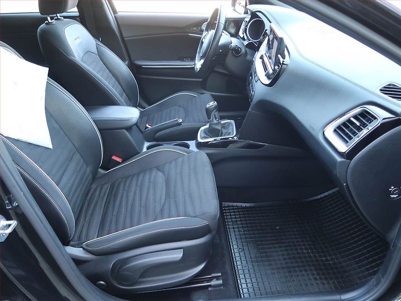 Kia Ceed (2021) GT Line 1.5 T-GDI, Serv.kniha - fotka 9 z 17