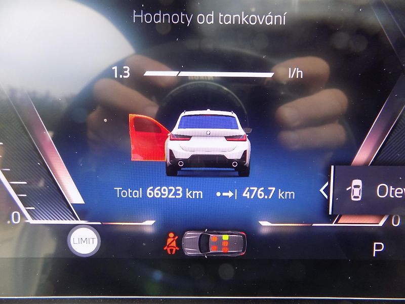 BMW Řada 3 330I 180 KW M SPORT XDRIVE - fotka 37 z 39