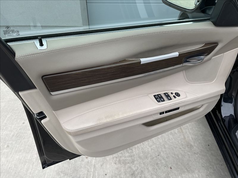 BMW Řada 7 740D XDRIVE ČR. - fotka 23 z 32