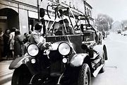 Foto našeho svatebního auta. Po obřadu 19.7.1993 na Národním výboru nás kamarádi hasiči překvapili přistavenou 