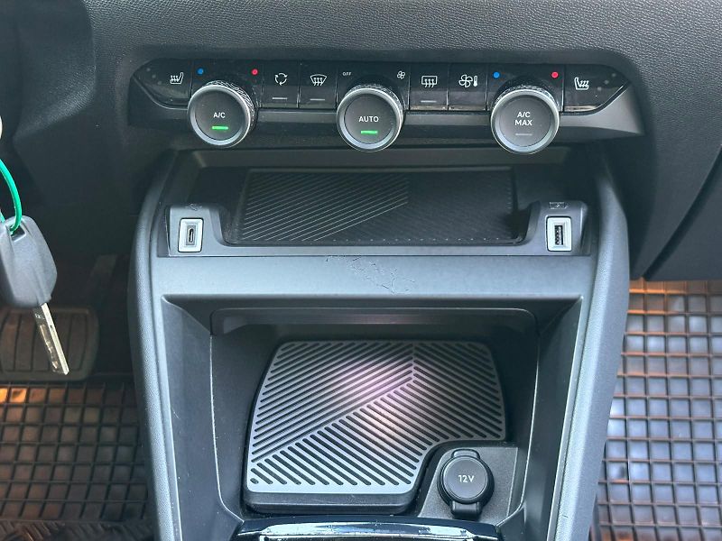 Citroën C4 1.2i 130 S&s 1.MAJITEL ČR DPH  - fotka 23 z 30