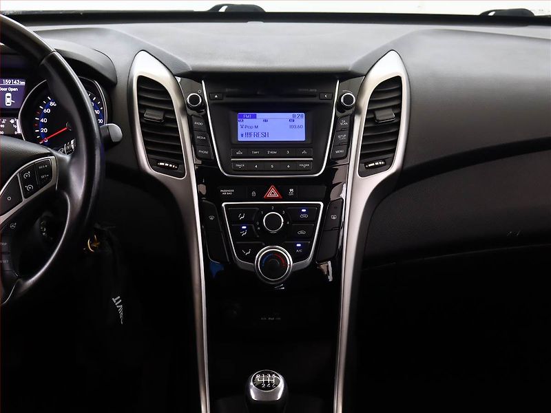 Hyundai i30 (2015) 1.6 MPI, Tempomat - fotka 9 z 13