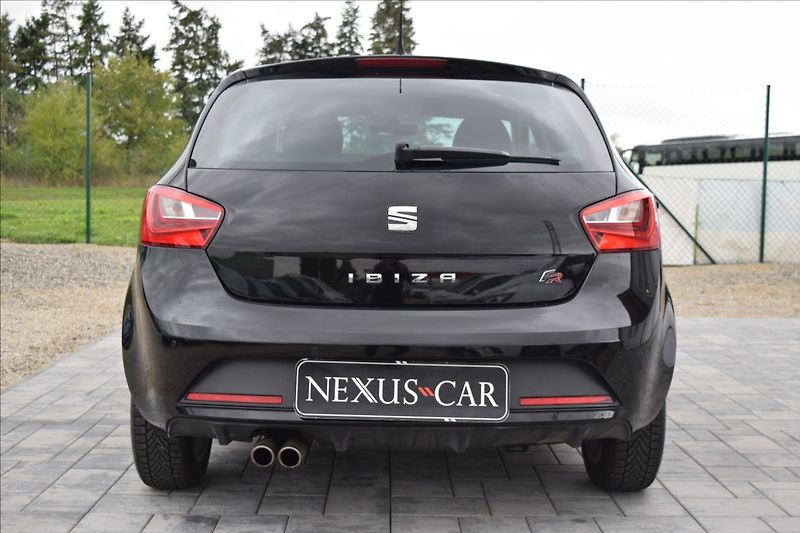 Seat Ibiza 1,2 i 66KW FR-LINE NÍZKÉ KM - fotka 9 z 39