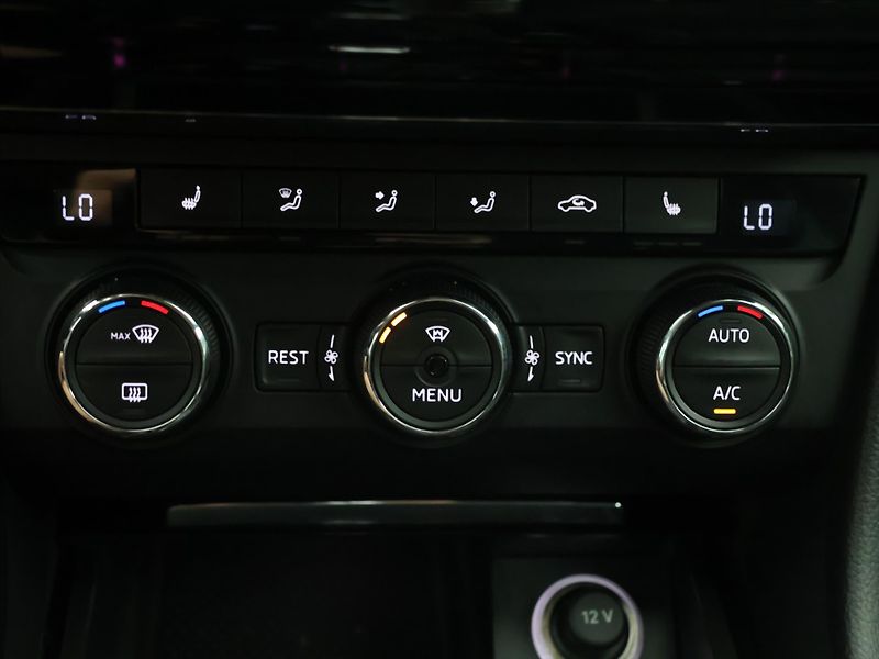 Škoda Superb 2,0 TDI 140kW 4x4 DSG Style CZ - fotka 26 z 34