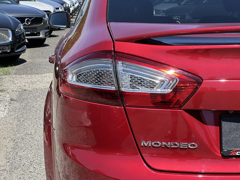 Ford Mondeo Titanium 2.2TDCi 147kw KAMERA - fotka 40 z 41
