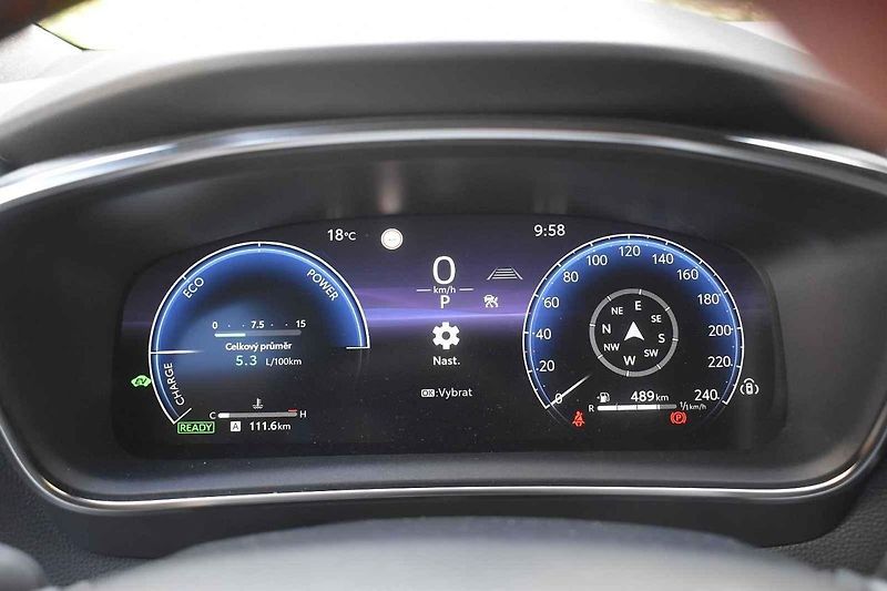 Modernizovaná Toyota Corolla TS se dobře cítí i na venkovských silnicích