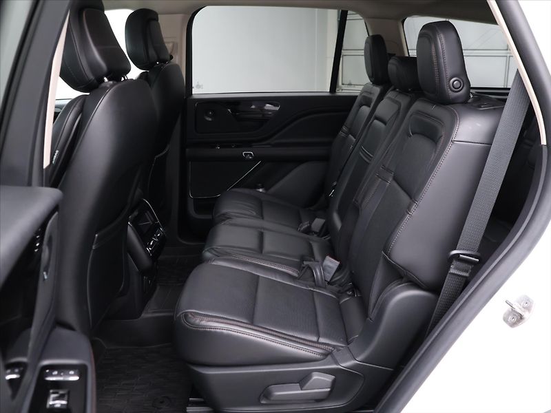 Lincoln Aviator 3,0 EvoBoost V6 AWD CZ - fotka 16 z 43