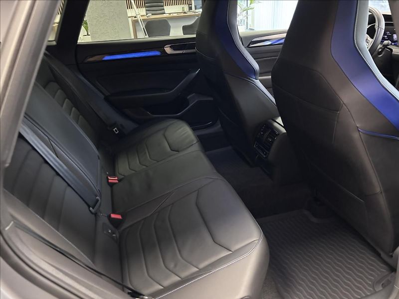 Volkswagen Arteon Shooting Brake R 2.0 TSI - fotka 19 z 22