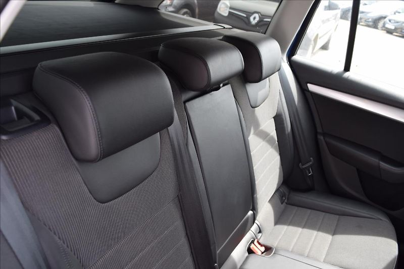 Škoda Octavia 1,4 TSI 110KW NÍZKÉ KM XENONY - fotka 21 z 51
