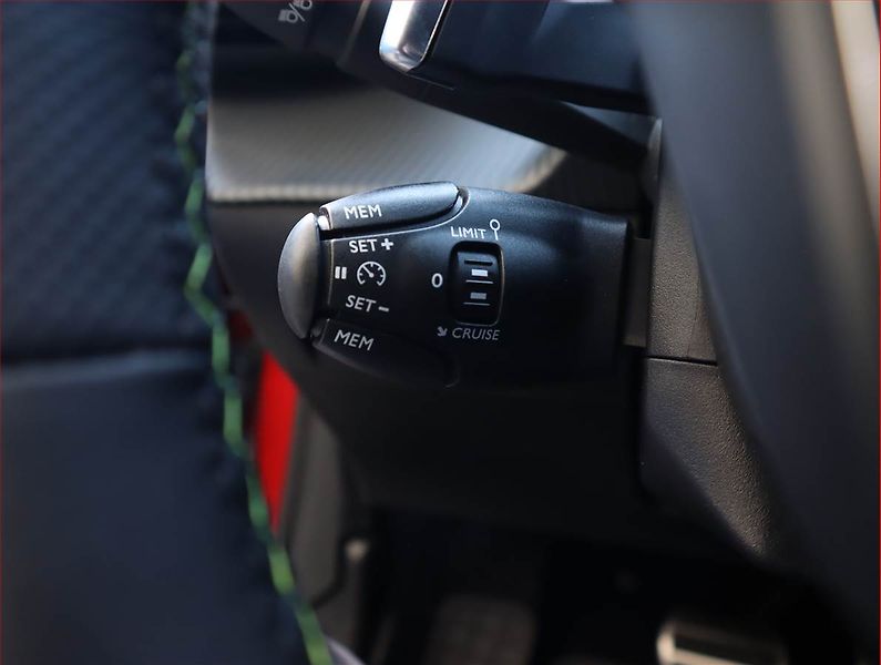 Peugeot 208 (2022) GT 1.2 PureTech, Automat - fotka 23 z 23