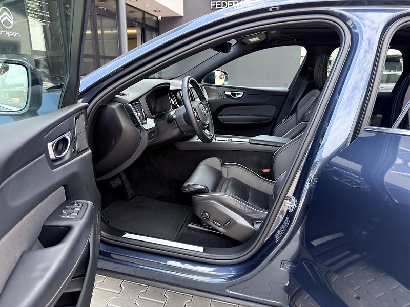 Volvo XC60 T8 AWD RECH.+sada zimních kol  - fotka 9 z 51