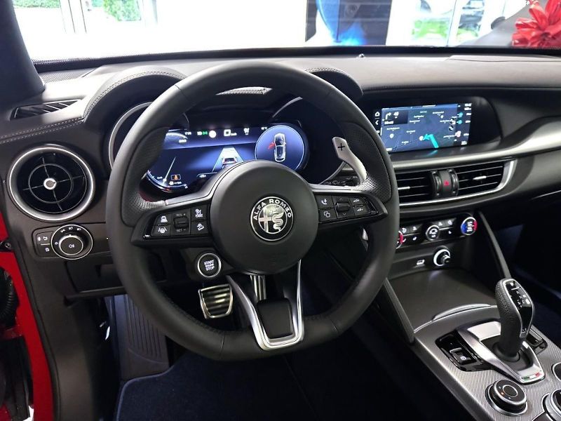 Alfa Romeo Stelvio (2026) 2.0T 280k AT8 ZF Q4 4x4 Veloce - fotka 17 z 22