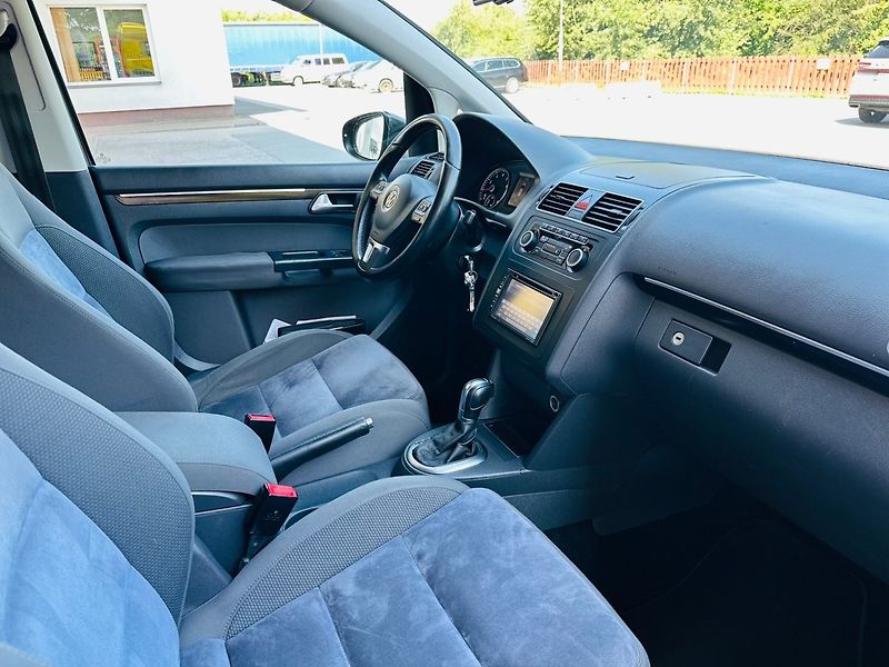 Volkswagen Touran (2011) 1.4TSi DSG 103kW NAVI - fotka 8 z 14