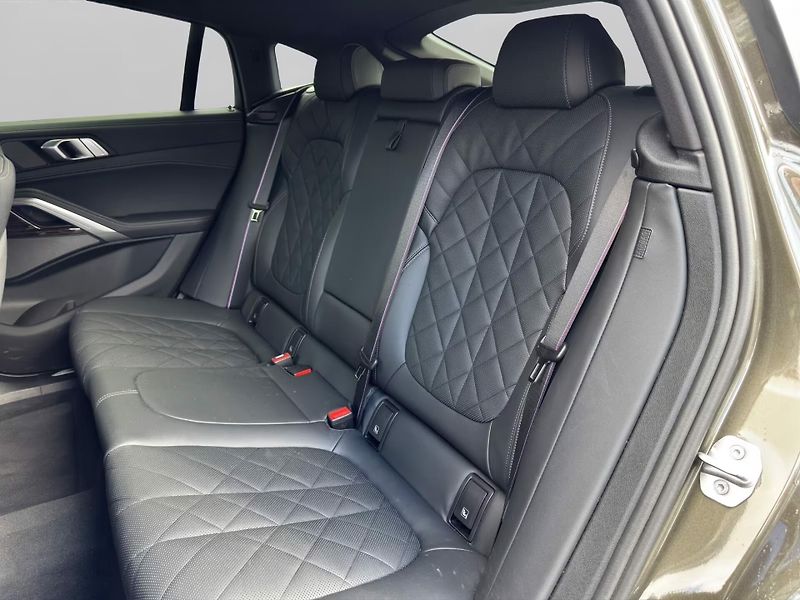 BMW X6 xDrive30d M-Sport Pro 360 Inno - fotka 9 z 14