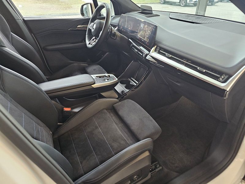 BMW Řada 2 220d Active Tourer - fotka 18 z 36