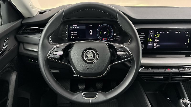 Škoda Octavia 2.0 TDI Ambition Combi - fotka 9 z 25