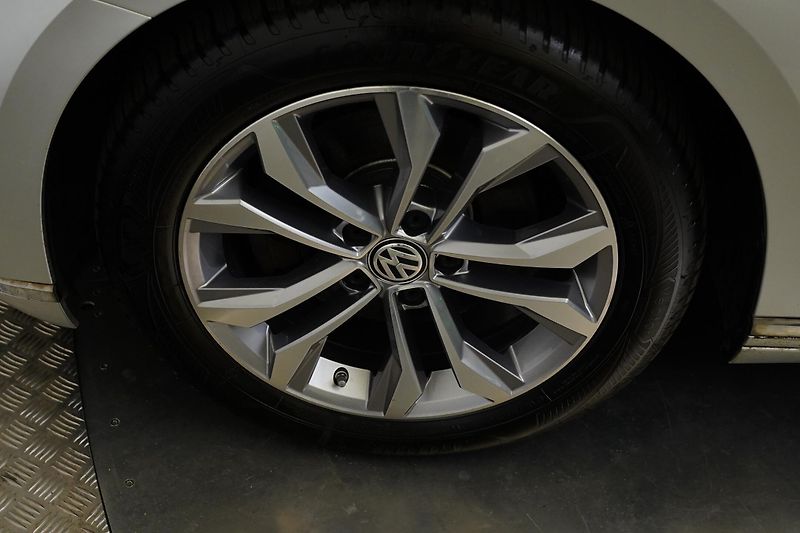 Volkswagen Passat - fotka 10 z 28