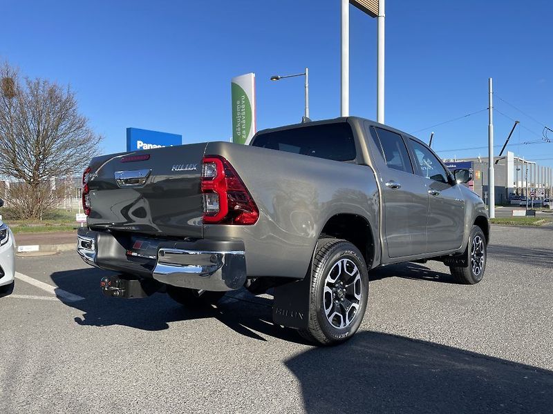 Toyota Hilux 2.8D Executive ODBĚR 3/2027 - fotka 3 z 28