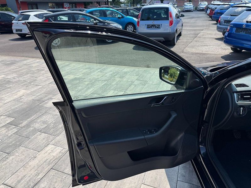 Škoda Rapid (2014) Elegance 1.2 TSI 77kW - fotka 9 z 35