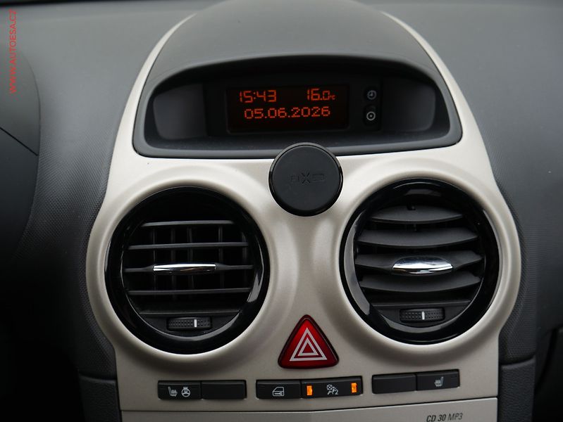 Opel Corsa (2008) 1.3CDTi, AC, výhřev sed - fotka 15 z 19