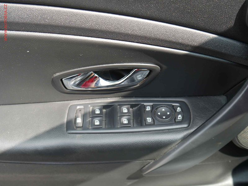 Renault Fluence (2013) 1.6i, 1.maj,ČR, AC, tempo - fotka 11 z 19