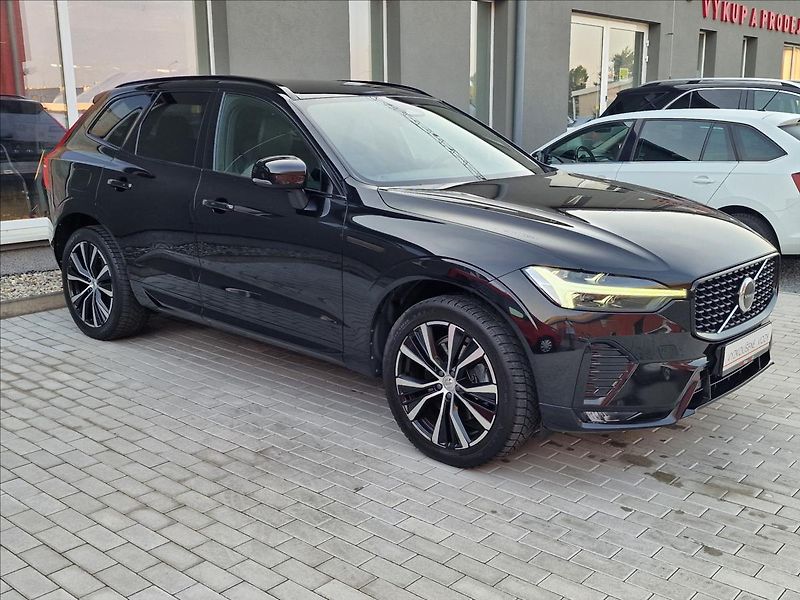 Volvo XC60 B5 184kW Plus Dark Auto,1.Maj - fotka 2 z 50