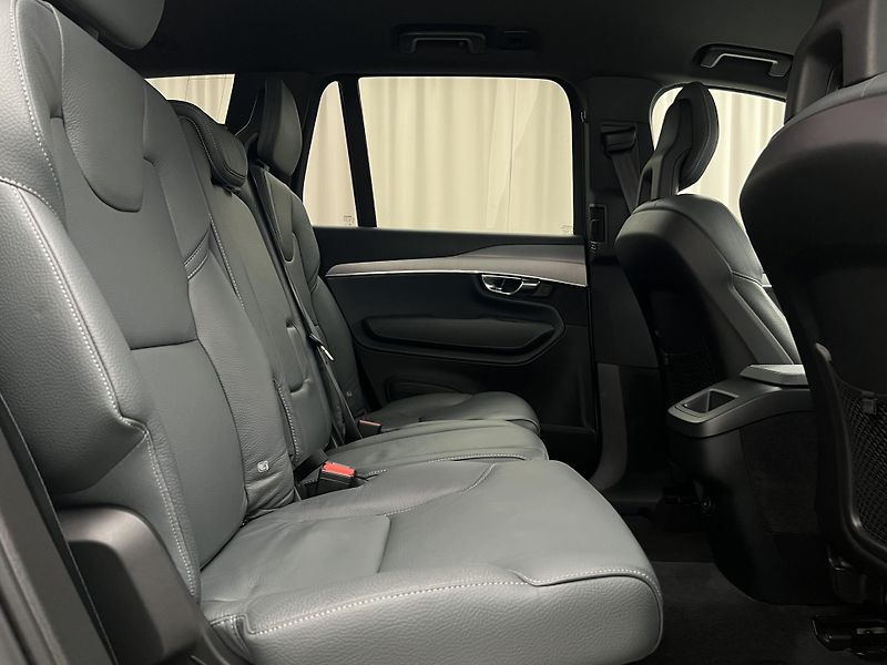 Volvo XC90 B5 AWD MOMENTUM PRO 7 MÍST - fotka 20 z 44