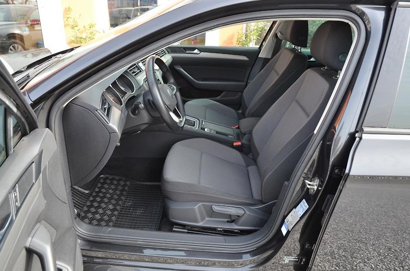 Volkswagen Passat (2021) 2.0 TDi DSG / LED / 74.300km  - fotka 16 z 35
