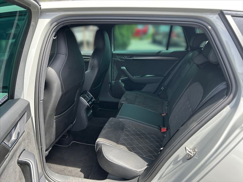 Škoda Superb 2,0 TDI 110 SportLine DSG - fotka 8 z 11