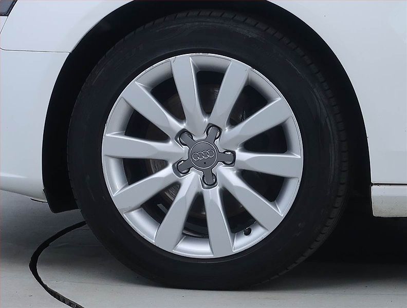 Audi A4 (2008) 1.8 TFSI, Serv.kniha, Xenony - fotka 14 z 16